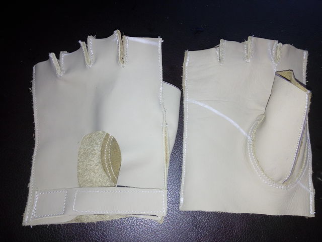Guanteletas de Piel,ajuste con Velcro.